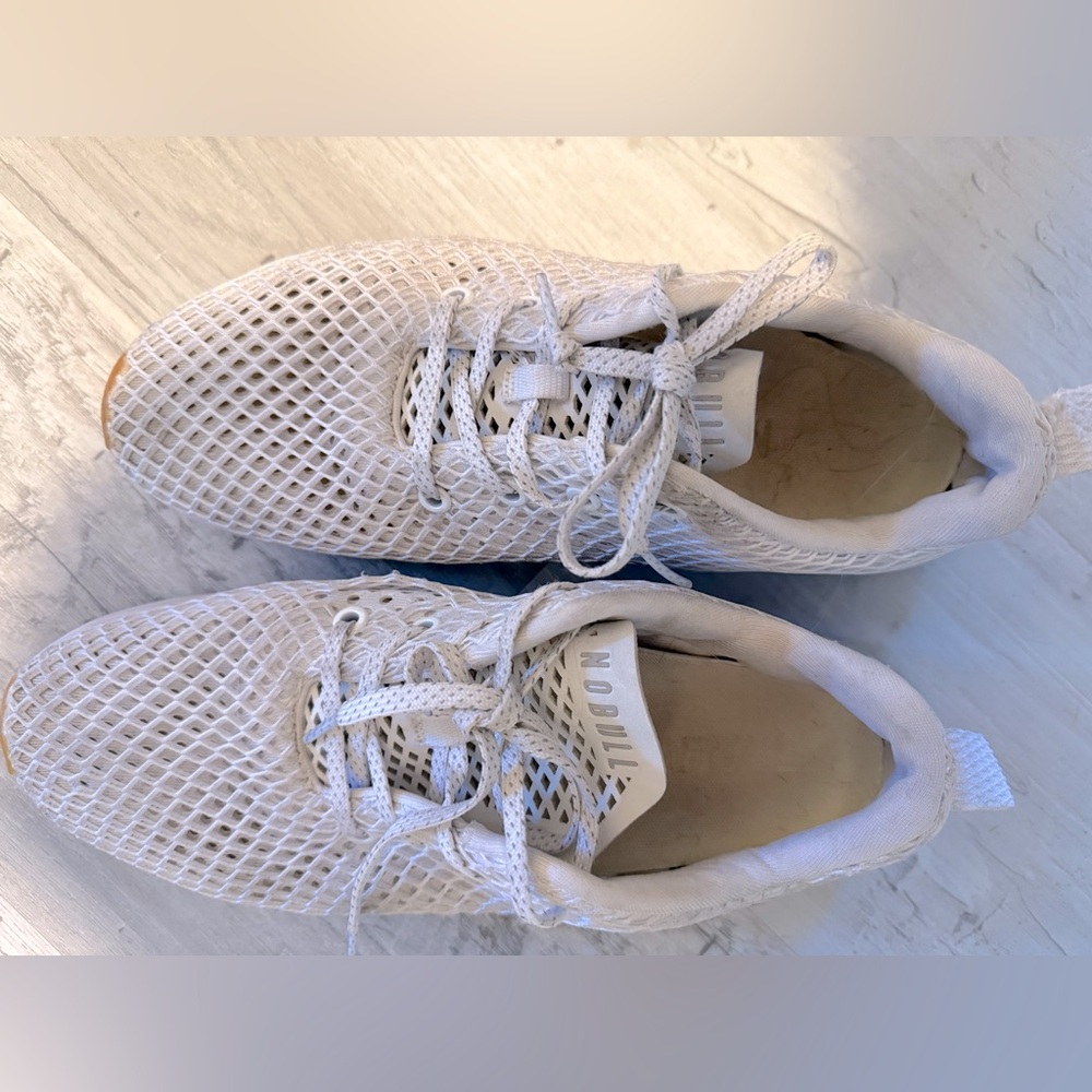 Barley Worn - like brand new! NOBULL Women’s Diamond Mesh Runner size 10